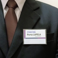Crachá Porta Lapela em PVC com Alfinete