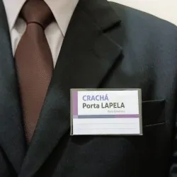 Crachá Porta Lapela em PVC com Jacaré